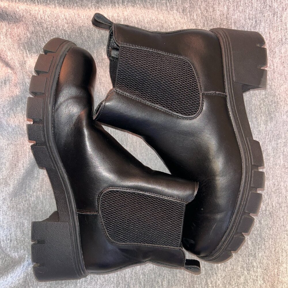 Vepose New York Chunky Chelsea Boots Women’s Size 8.5 Black Lug Sole